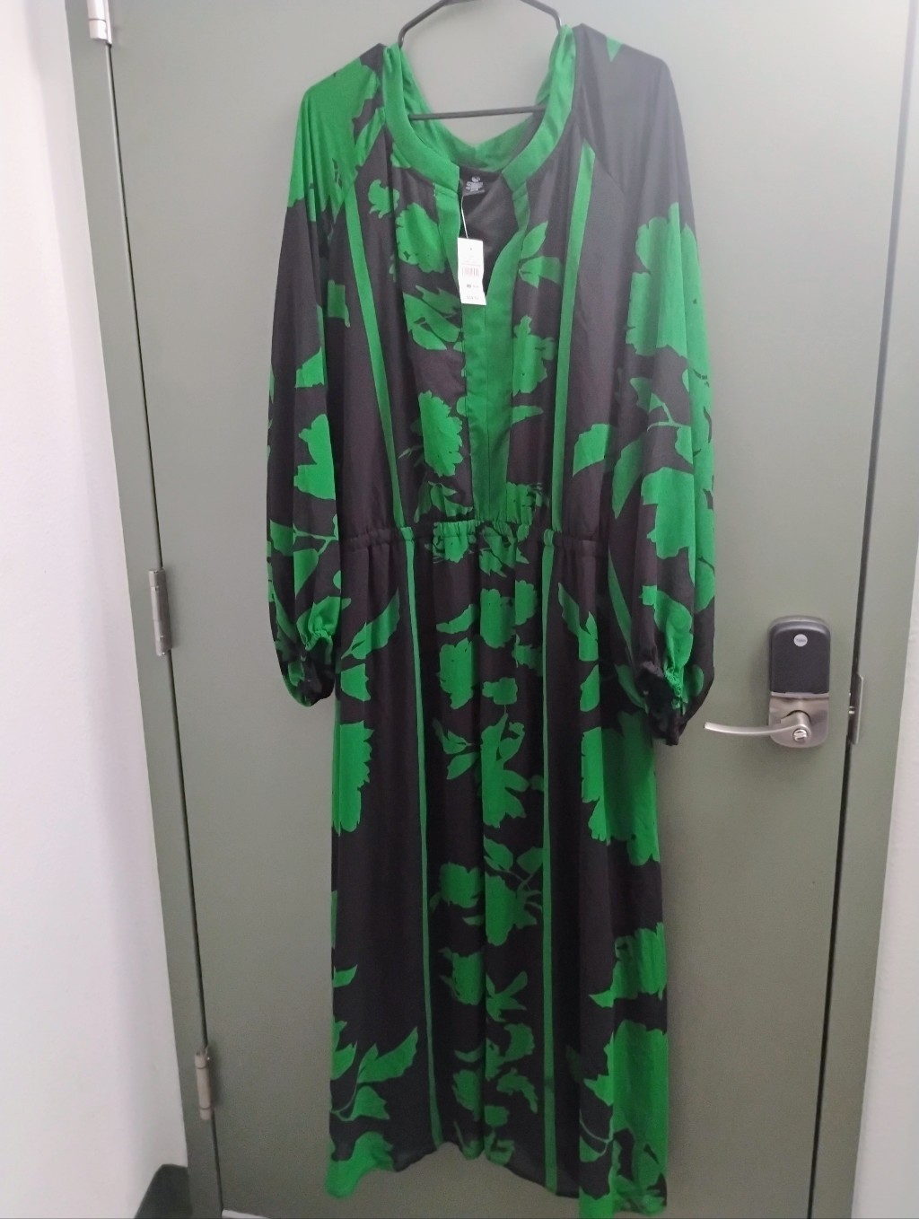 Brand New Green And Black Maxi Dress Ashley Stewart Size 2628 Brand New Green And Black Maxi Dress Ashley Stewart Size 2628